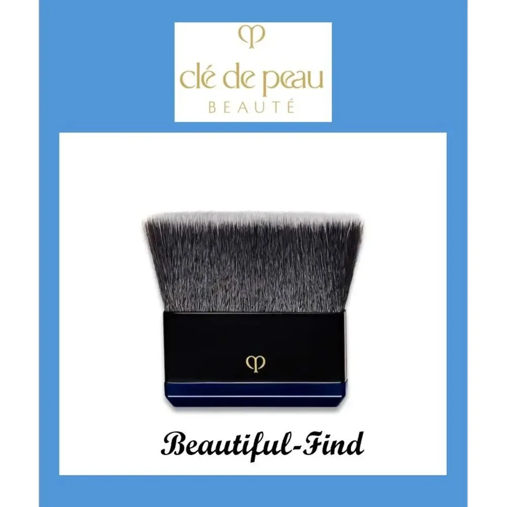 Shiseido Clé de Peau Beauté Radiant Powder Foundation Brush